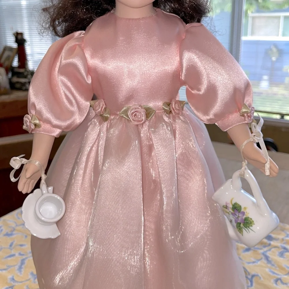 Avon 2000 Special Memories Tea Time Porcelain Doll Preloved